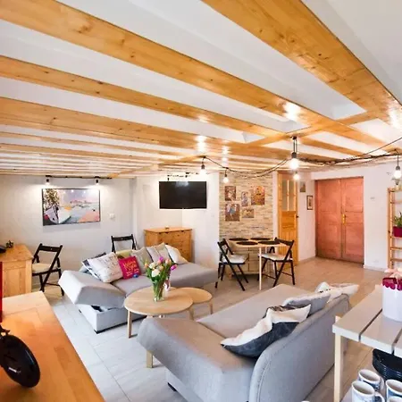 Max Apartment * 그디니아
